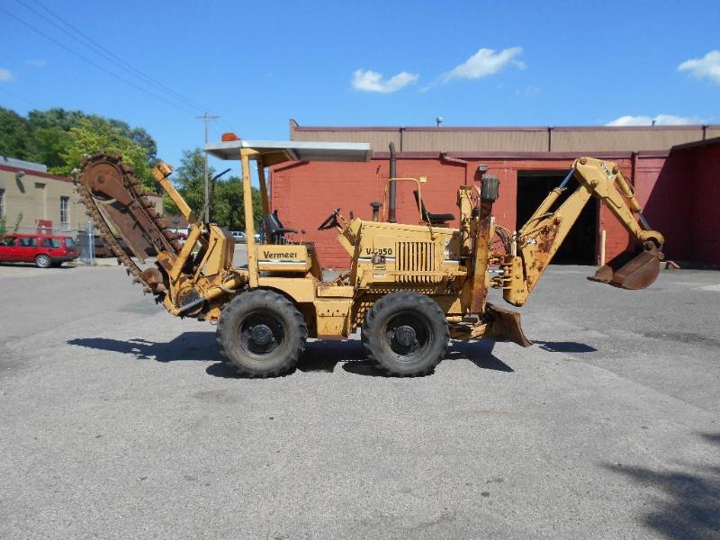 lot 2 image: Vermeer V6050 4X4X4 Trencher  Backhoe  Cable Plow. Works.,