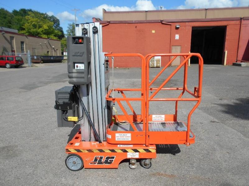 lot 7 image: JLG 12SP Boom Lift. Works.