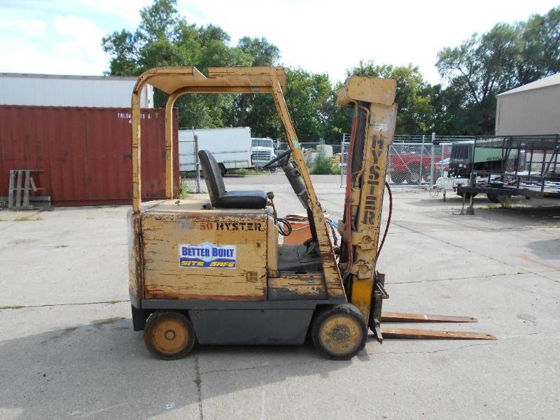 lot 8 image: Hyster E50B-34 Electric Forklift With Charger. NO RESERVE