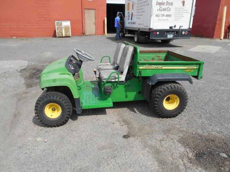 John Deere Gator. Starts, Runs and Drives. NO RESERVE