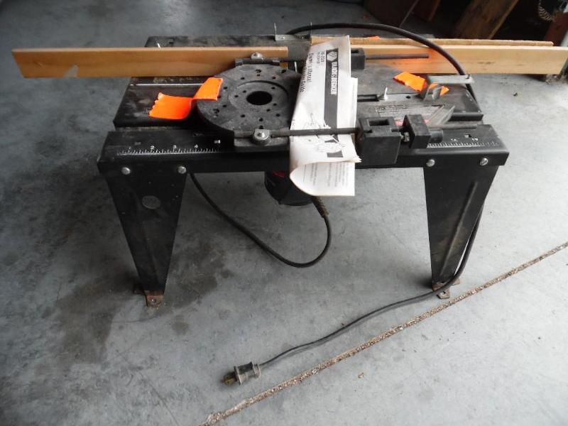 lot 14 image: Craftsman router and table