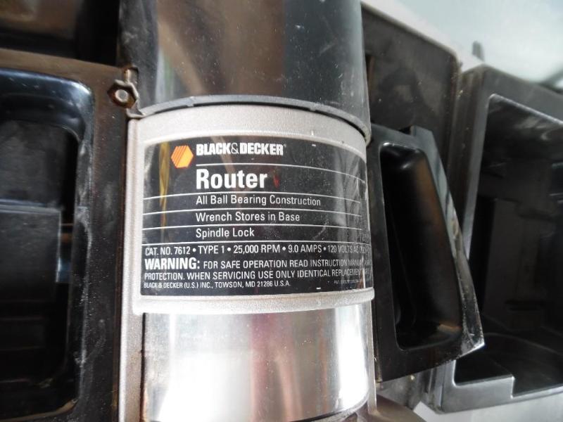 lot 15 image: Black & Decker router