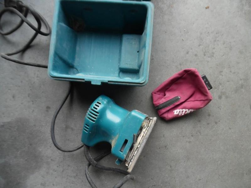 lot 18 image: Makita palm sander