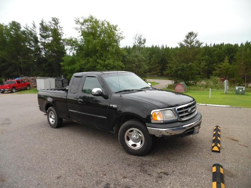 lot 3 image: 2000 Ford F150 XLT