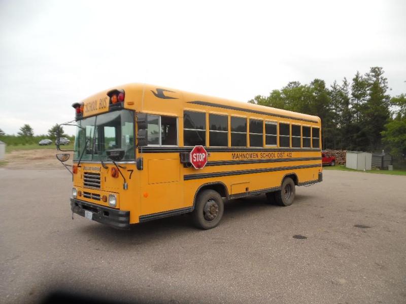 lot 4 image: 1998 School Bus