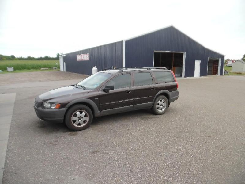 lot 5 image: 2002 Volvo V 70 XC Wagon