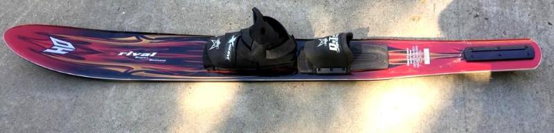 lot 15 image: Rival Slalom HO Super V Bottom with HO Compet...