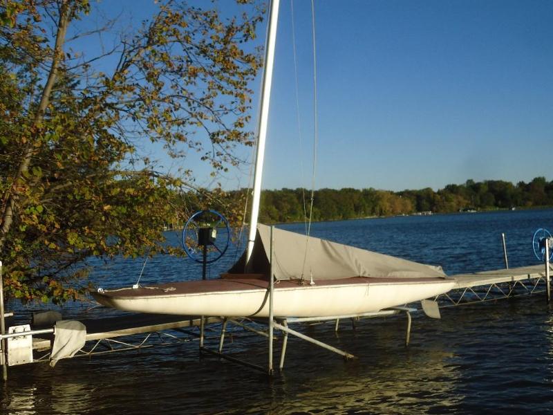 lot 2 image: 1971 Melges&nbspM-16&nbsp16 Sailboat with ...