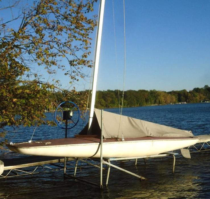 lot 2A image: Boat Lift- Sailboat not included. Lift has al...