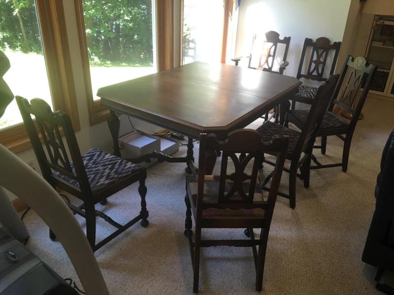 lot 33 image: Antique Table with 6 chairs.&nbspTable-45...