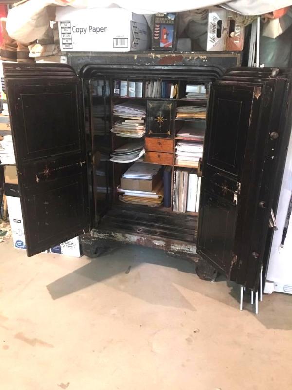 lot 34 image: DIEBOLD Double door safe with removable shelv...