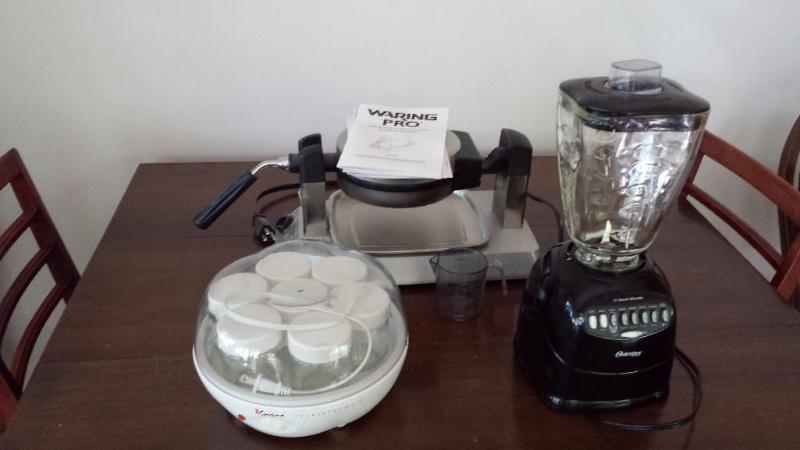 lot 39 image: Waffle Maker, Blender and Kuisine...