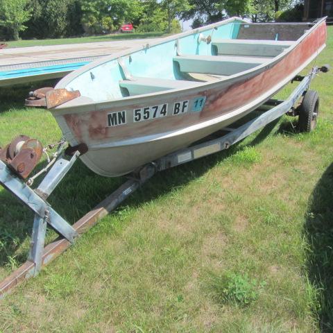 lot 11 image: Alumacraft Boat & Trailer