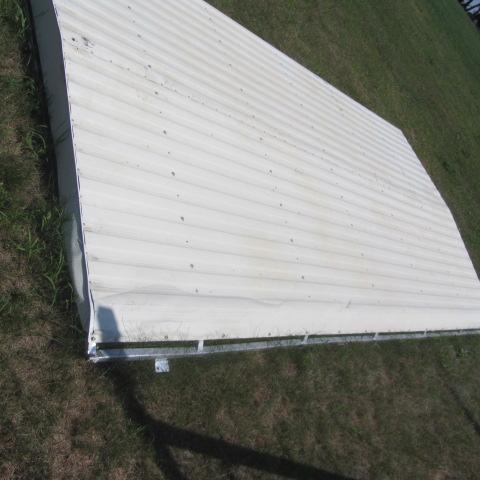 lot 14 image: Pontoon  Boat Lift Roof