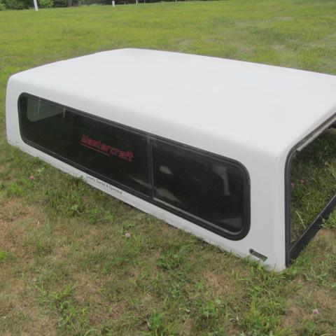 lot 16 image: Century Pickup Topper