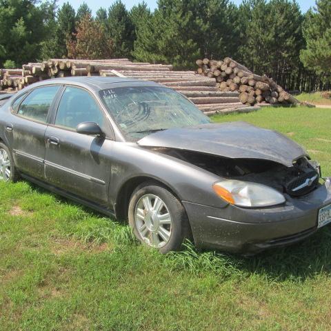 lot 19 image: 2003 Ford Taurus SEL