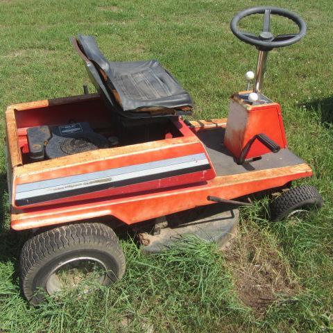 lot 21 image: MTD Riding Mower