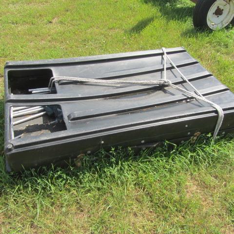 lot 24 image: Portable Fish House
