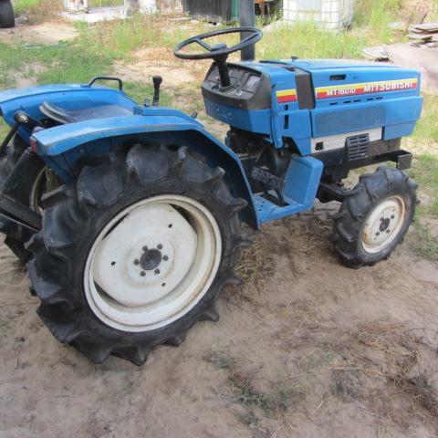 lot 3 image: Mitsubishi Compact Utility Tractor
