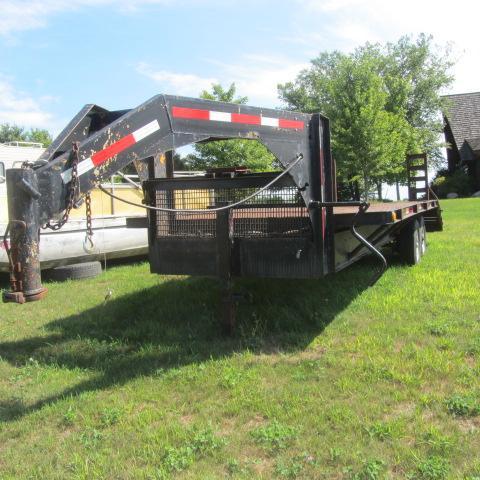 lot 4 image: Gooseneck Flatbed Trailer