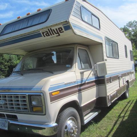 lot 5 image: Fleetwood Motorhome