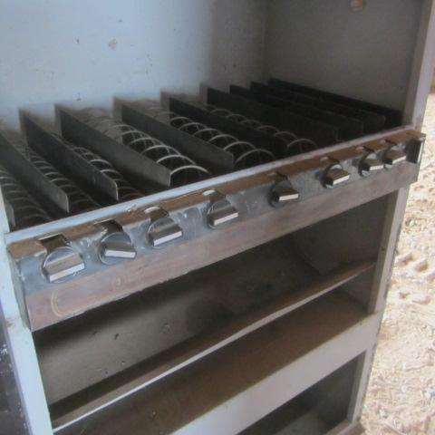 lot 58 image: Select Snack Vending Machine