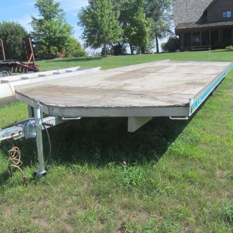lot 6 image: Aluminum Snowmobile Trailer