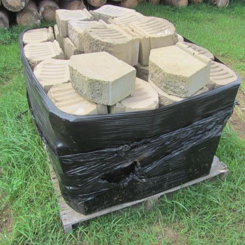 lot 75 image: Retaining Block