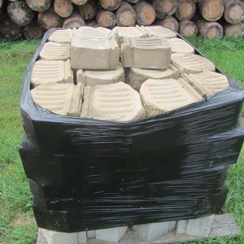 lot 77 image: Retaining Block