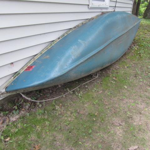 lot 10 image: 1990 Coleman 17ft Canoe