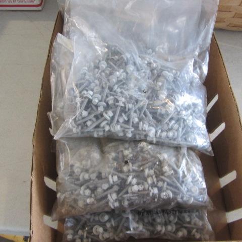 lot 113 image: Pole Barn Screws