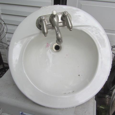 lot 136 image: Porcelain Sink