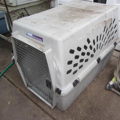 lot 137 image: Pet Porter