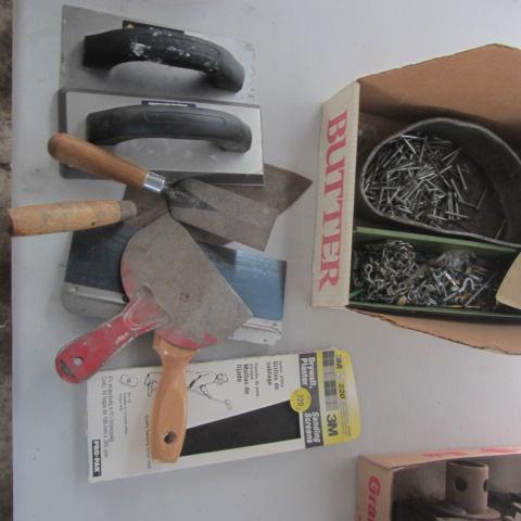 lot 164 image: Trowels, Putty Knives