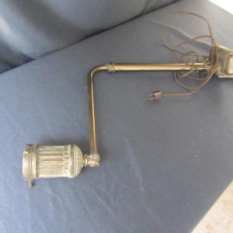 lot 182 image: Vintage Clamp-On Table Lamp