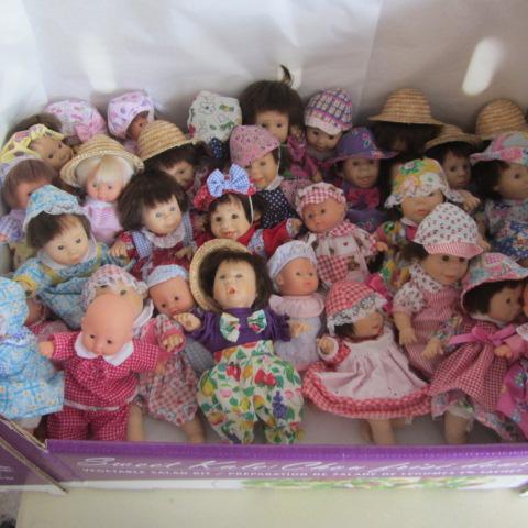 lot 183 image: Bean Bag Funny Dolls