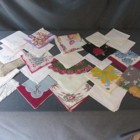 lot 189 image: Ladies Vintage Hankies