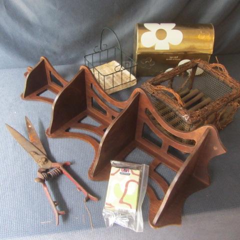 lot 194 image: Mahogany Corner Shelf, Playing Cards