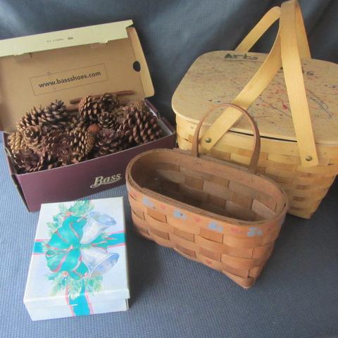 lot 199 image: Picnic & Wall Baskets