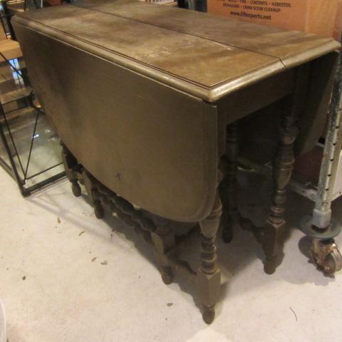 lot 2 image: Vintage Gate Leg Table