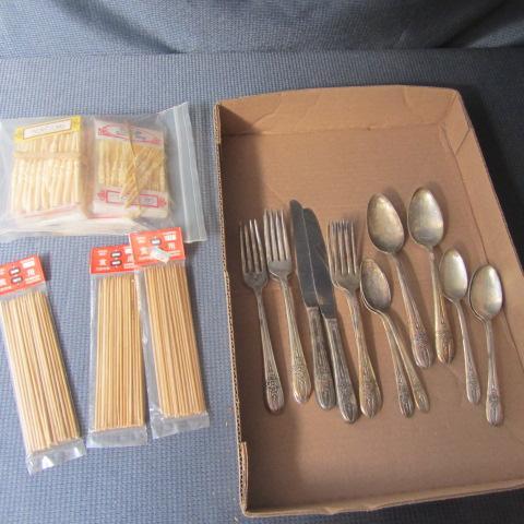 lot 215 image: Tableware & Souviner Spoons
