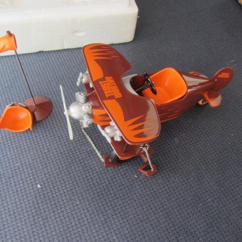 lot 221 image: Die Cast Airplane