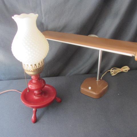 lot 224 image: Dresser & Desk Lamps