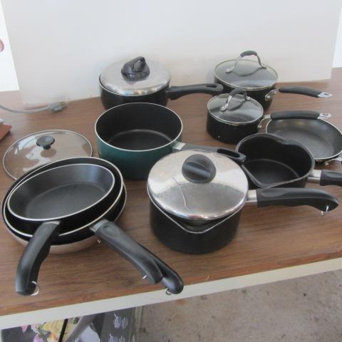 lot 25 image: Cooking Kettles & Pans, Faberware