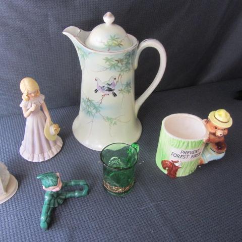 lot 28 image: Nippon Chocolate Pot, Knick Knacks