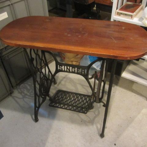 lot 3 image: Singer Base Wooden Top Table