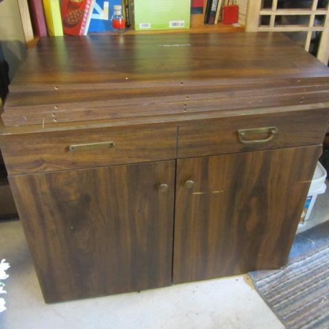 lot 4 image: Cabinet Dine Table