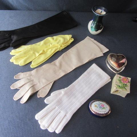 lot 41 image: Ladies Dress Gloves