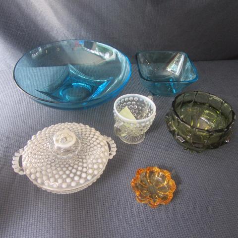 lot 43 image: Moonstone & Colored Glass