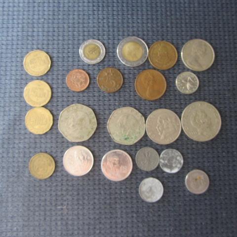 lot 82 image: Foreign Coins